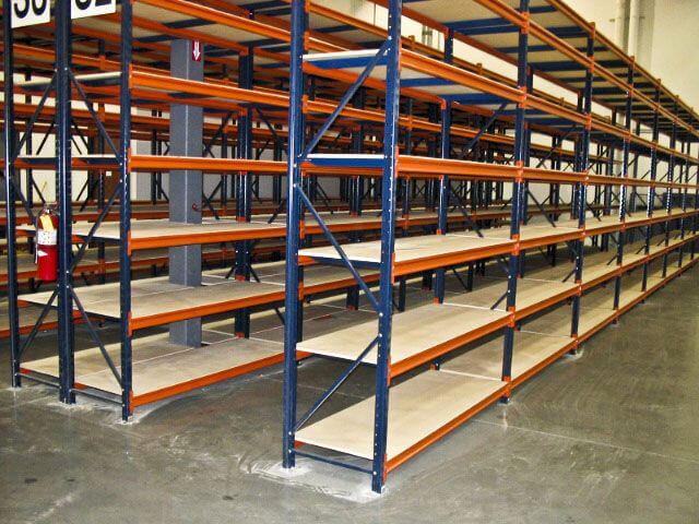 Pallet shelves for warehouse